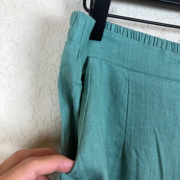 Clad & Cloth • Wide Leg Linen Cropped Pants - Picture 3 of 11